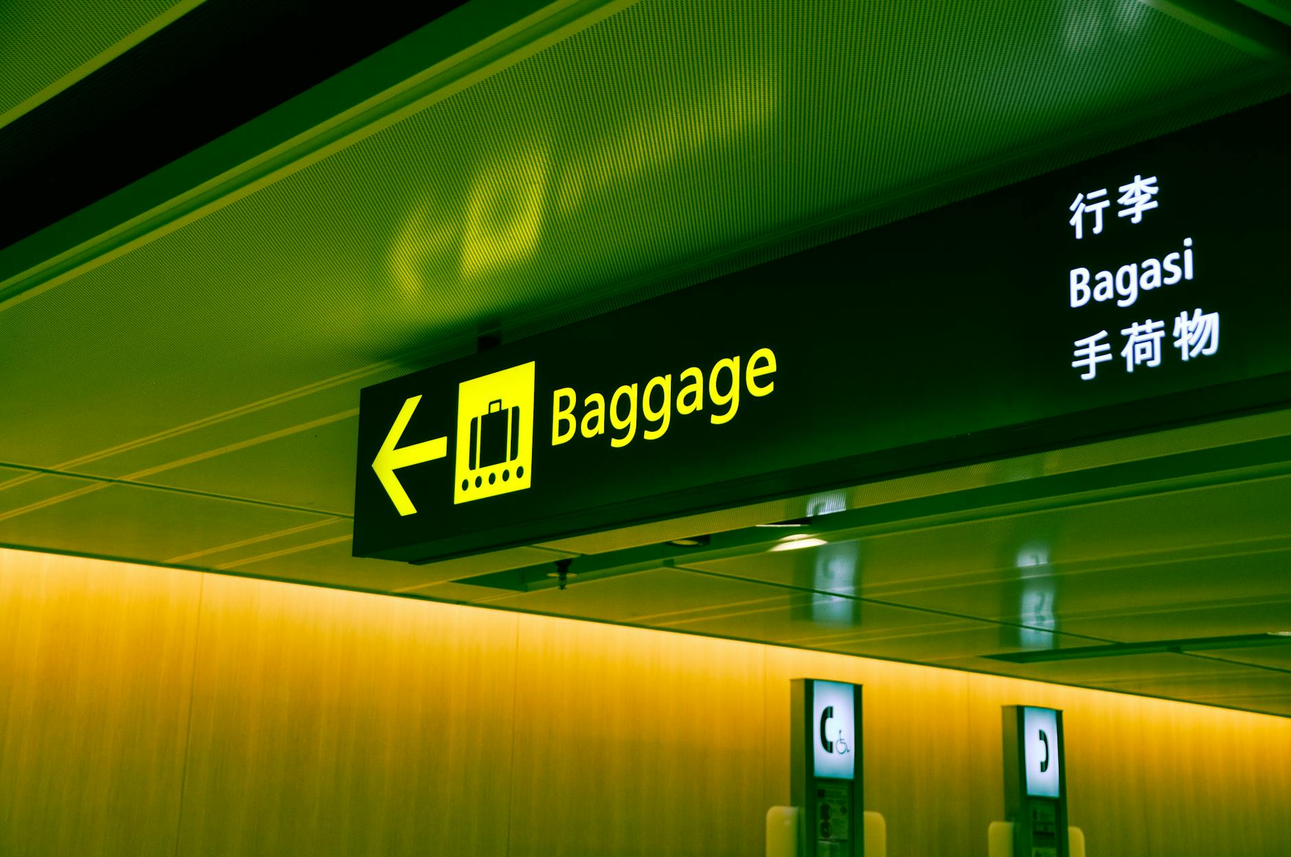 Airport sign for baggage collection